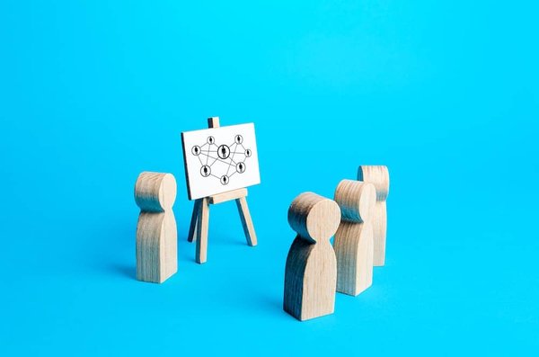 How to Choose the Right Fabric and Style for a Blazer That Transitions from Day to Evening?